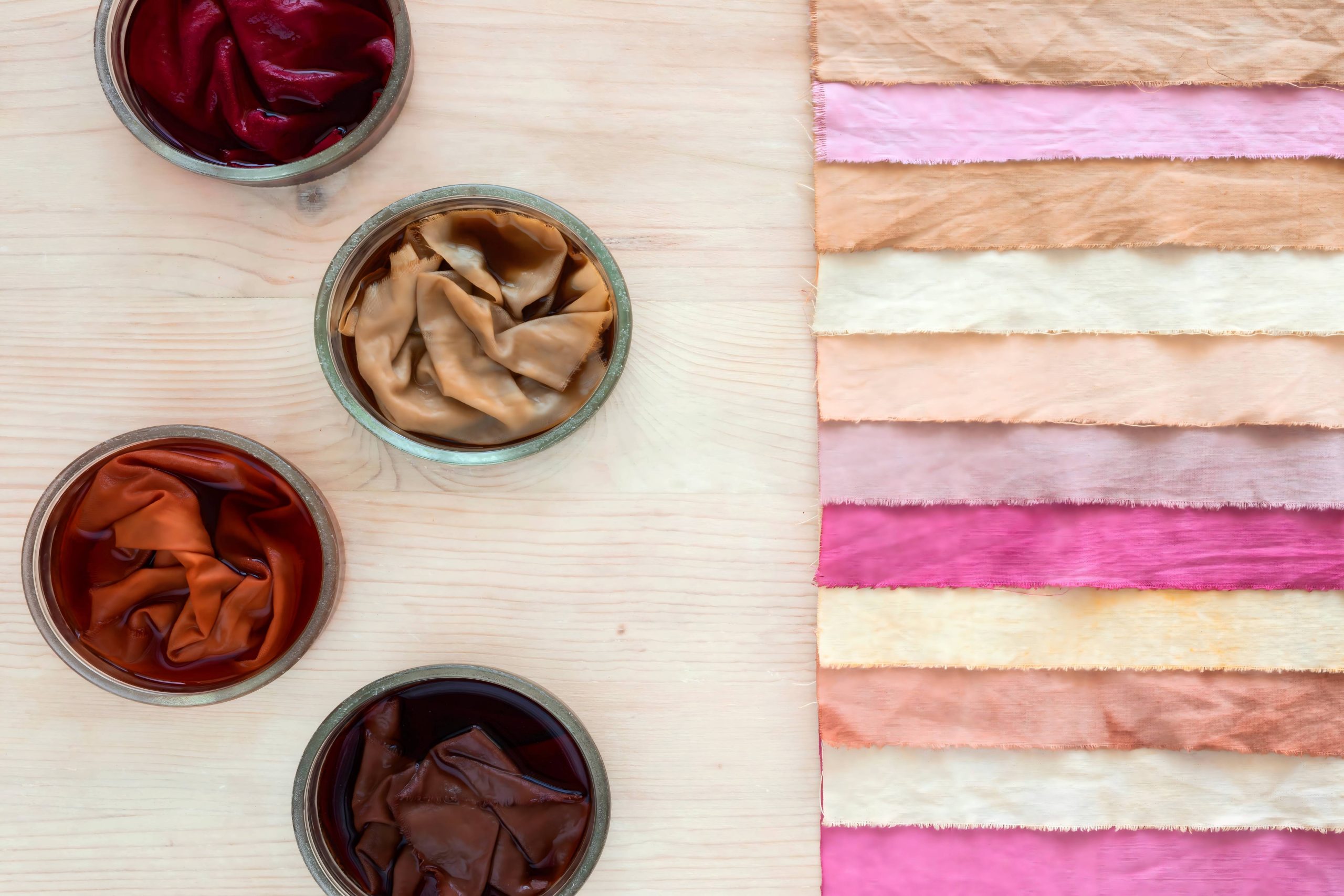 top-view-cloths-made-with-different-natural-pigments(1)
