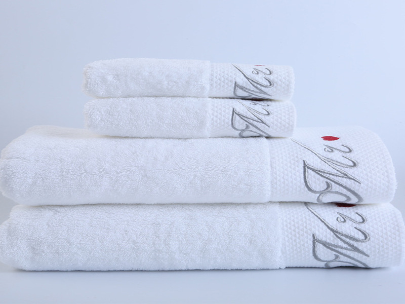 Cotton bath towel with embroidery Logo